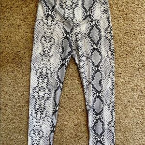 Snake print leggings